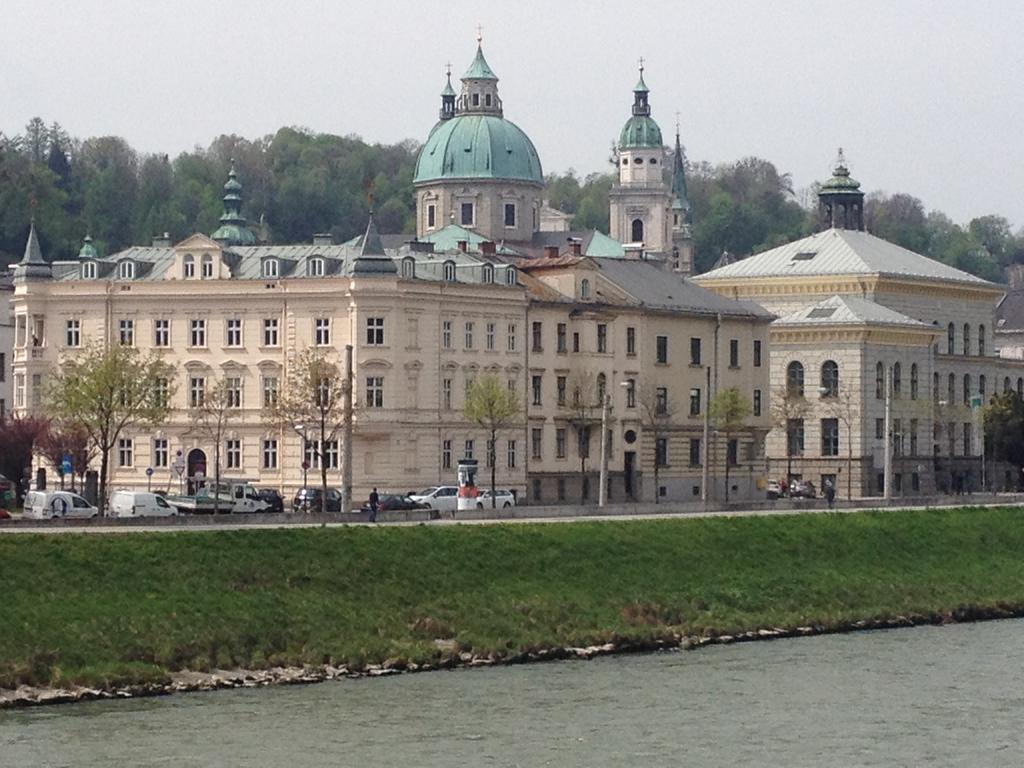 Sarah's Altstadt Oase Salzburg Bagian luar foto